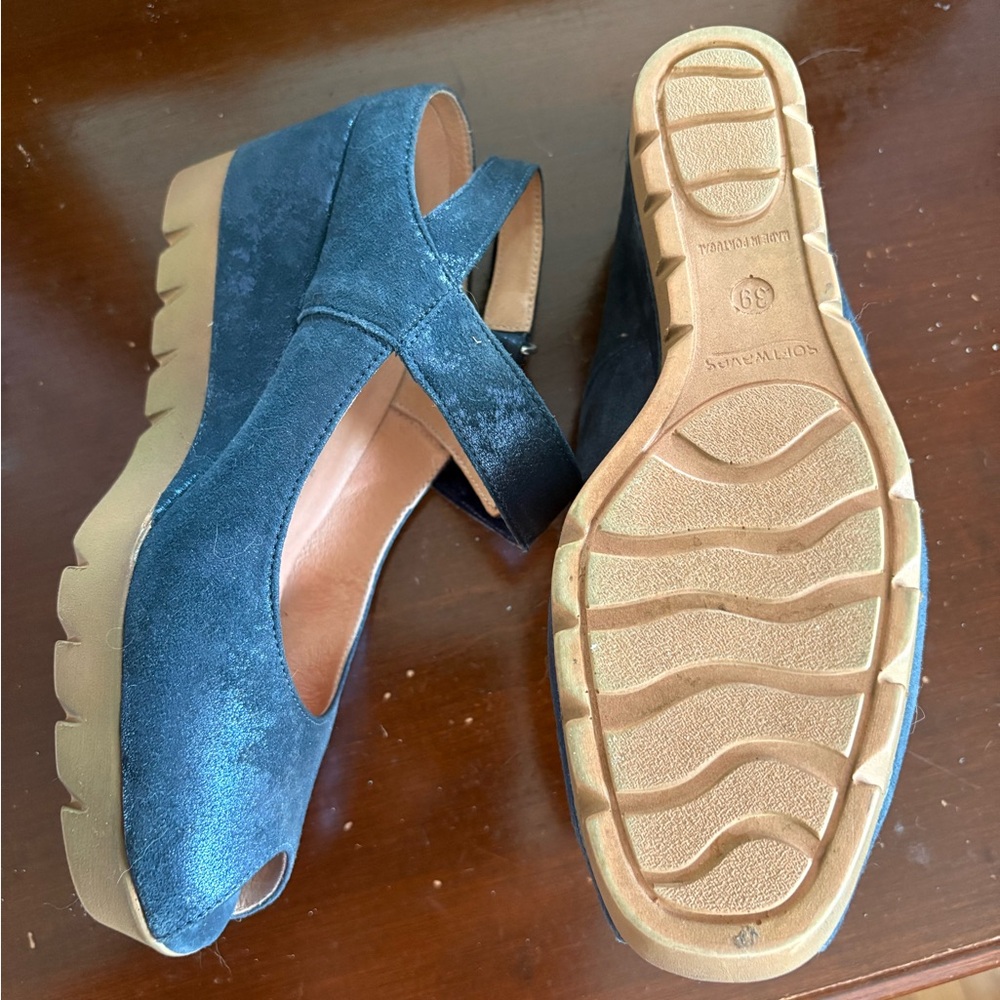 Chic Navy Wedge Sandals - Picture 5 of 5